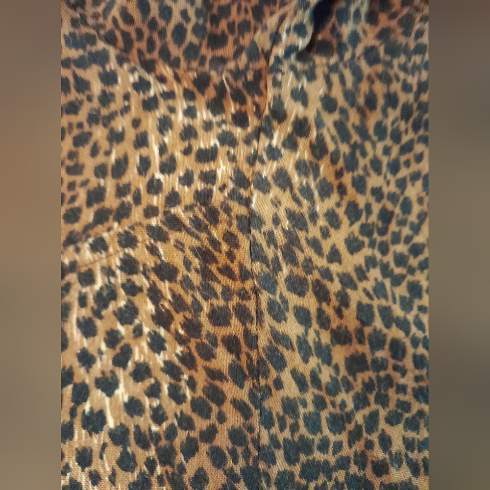Leopard Print Button Down Crop Top - Picture 11 of 12